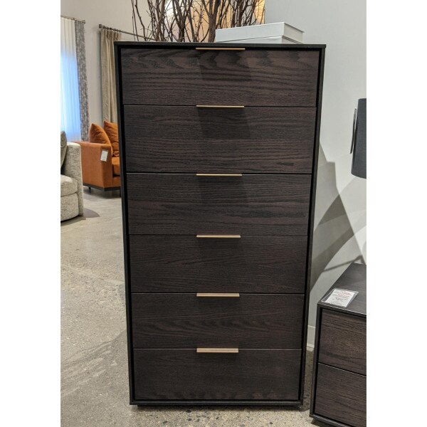 Amelia Narrow Chest
