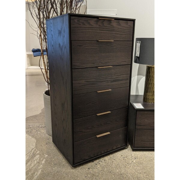 Amelia Narrow Chest